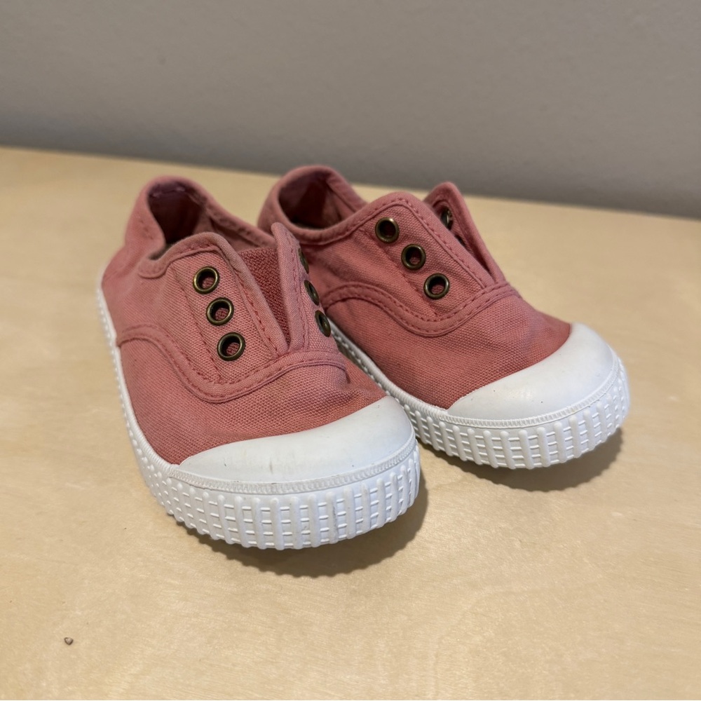 Victoria  Slip-On Canvas Sneakers in Dusty Rose
